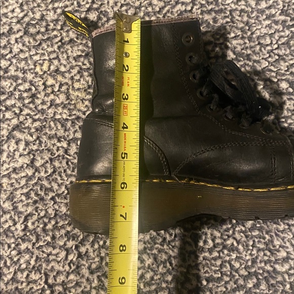 Dr. Martens Men’s Size 7 vintage Black Leather 8” high Boots! - Picture 8 of 10